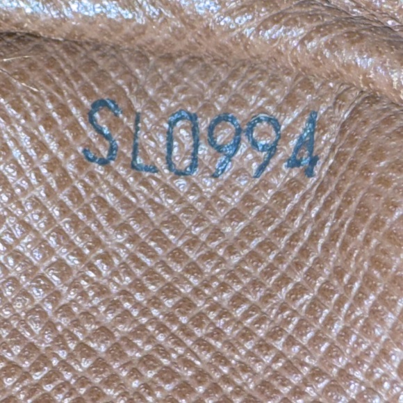 LOUIS VUITTON Monogram Marly Dragonne PM
Clutch Bag - Picture 8 of 8